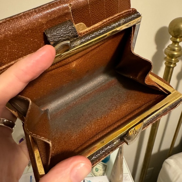 LV Vintage wallet with kisslock - Picture 7 of 8